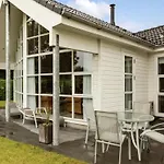 Elizabeth - 175m From The Sea By Interhome