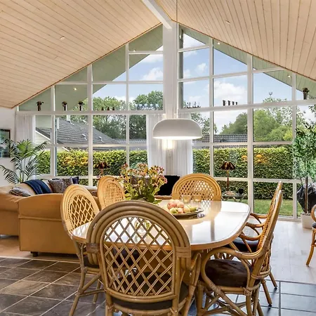 Semesterbostad Elizabeth - 175m From The Sea By Interhome